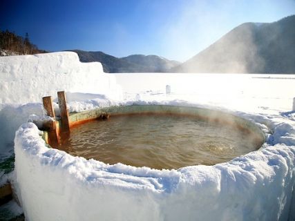 <北海道四季玩法全覽><br>按照日本每月獨有的風情魅力，規劃最合適的旅遊路線 讓每位旅行者跟著時令旅行脈動